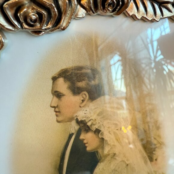 Vintage Frame with 3D Roses and Wedding Picture - Picture 8 of 13